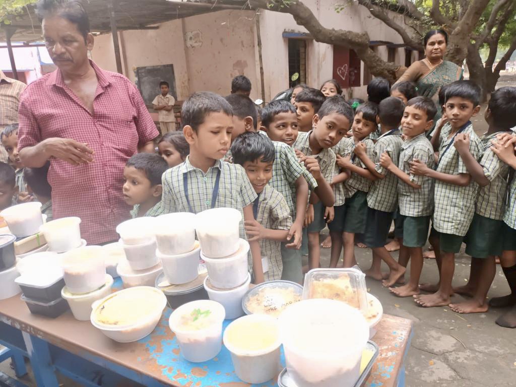 goodnessfdn's tweet photo. “Zero Hunger Day” program in Aachi Global School  were extra special and inspiring. Zero Hunger Day is to create a hunger free locality which will create a ripple effect and thereby a hunger free world.#Zerohunger  #aachiglobalschool #Goodness https://t.co/vx5VqZbTrz