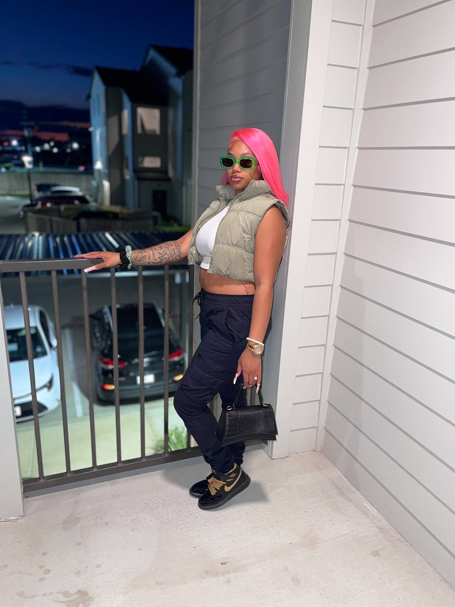 liyahhdiiorr's tweet photo. never had to do too much 🤭💚💸 #lorvaebae #lorvae #deetailz

@Lorvaeeyewear https://t.co/xr8Ge5CTRX