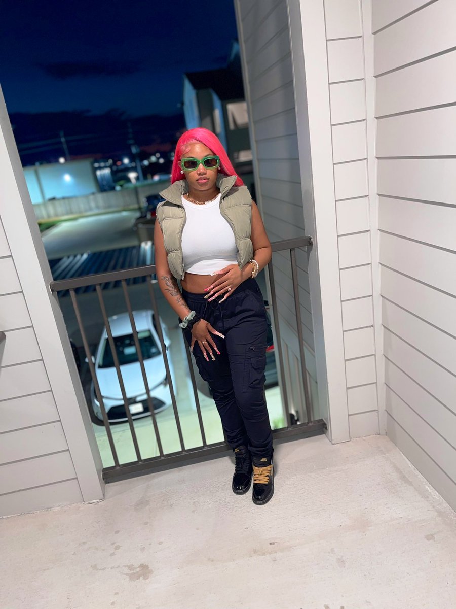 liyahhdiiorr's tweet photo. never had to do too much 🤭💚💸 #lorvaebae #lorvae #deetailz

@Lorvaeeyewear https://t.co/xr8Ge5CTRX