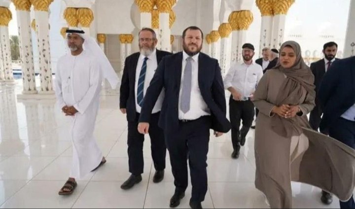 Mohamedelbana90's tweet photo. بعد هزيمة الكيان وحلفائه في ميدان المعارك وزير صه يوني يقول بكل فجور لا يوجد أبرياء في غزة ويهدد بقنبلة نووية وتطهير عرقي، غطاء ودعم عربي واضح يشاهد أشلاء ودماء ولن تتحرك دمائه او السماح لإنتفاضة كما ينتفض شعوب العالم غير المسلم، ربنا يسامحناعلى عجزنا وحسبنا الله في الظالمين https://t.co/YQz754U4nz