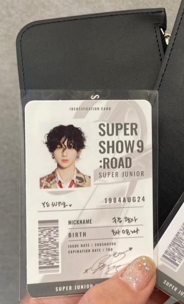 anny_katrinas's tweet photo. Sra que se  encontró mi tarjeta a la salida del baño del #costaneracenter por favor devuélvame la 😭quédese con la bip pero deme mi tarjeta ya de Yesung https://t.co/NYSI78ltYi