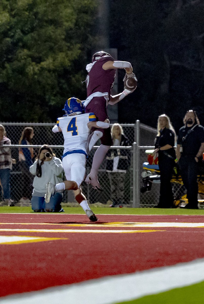 FuerteFoto's tweet image. This guy had another #bignight #headtopsfordays @Kylekoch_ @DrippingTigers @DripFB @PigskinsDs @CoachMW20