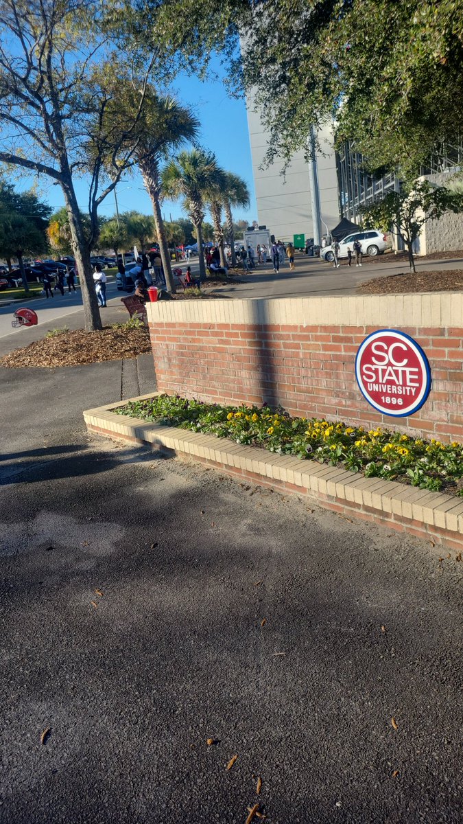 abram_byron's tweet photo. Even tho Friday didn't go our way, Hemigway Football players/coaches found ourselves hitting another road trip to a great HBCU football program @SCState_Fb     and university @SCSTATE1896 . https://t.co/fQuJmiLDFY