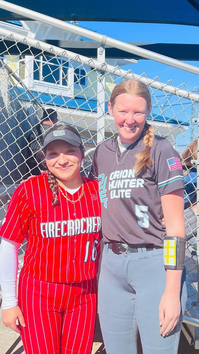 LindaHodge2024's tweet photo. Nothing like catching up with my future UMO teammates! It was so great to meet @NatalieG2024 today! #GDTBAT @UMOSoftball @UMO_CoachLuke @TJSmothers https://t.co/4CR5IsQ8aD