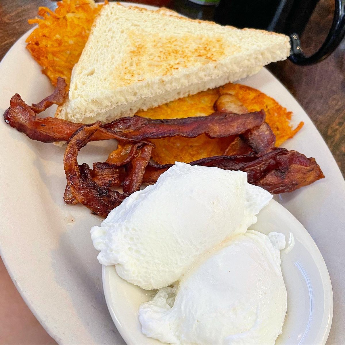 JayDucoteTravel's tweet image. A satisfying breakfast at @DucksDinerOB in @VisitALBeaches started out with their signature banana stuffed French toast! This old school diner with new world flair is a perfect spot to recharge before another day at the beach! #albeachblogger #visitalbeaches