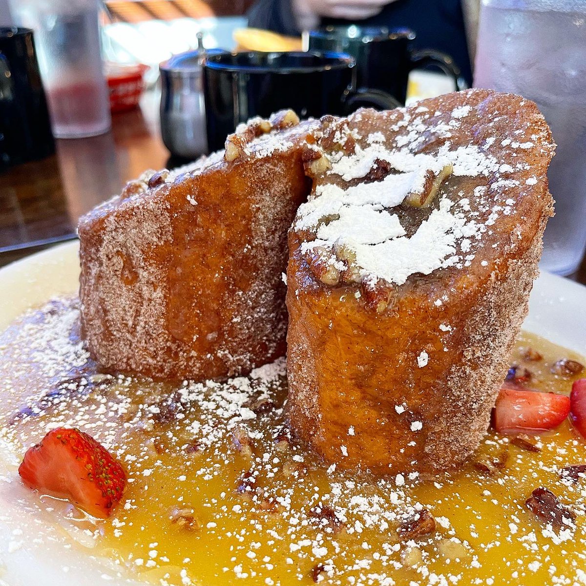 JayDucoteTravel's tweet image. A satisfying breakfast at @DucksDinerOB in @VisitALBeaches started out with their signature banana stuffed French toast! This old school diner with new world flair is a perfect spot to recharge before another day at the beach! #albeachblogger #visitalbeaches