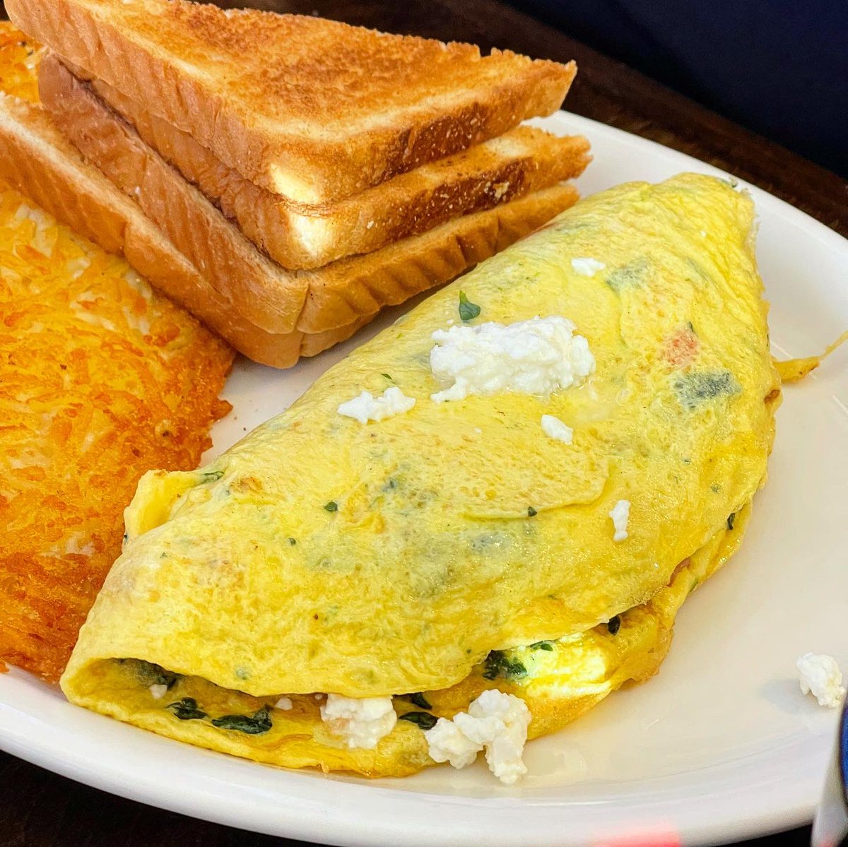 JayDucoteTravel's tweet image. A satisfying breakfast at @DucksDinerOB in @VisitALBeaches started out with their signature banana stuffed French toast! This old school diner with new world flair is a perfect spot to recharge before another day at the beach! #albeachblogger #visitalbeaches