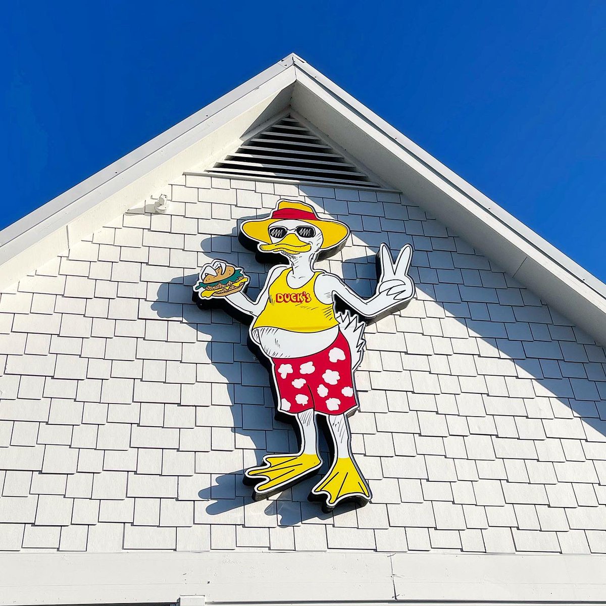 JayDucoteTravel's tweet image. A satisfying breakfast at @DucksDinerOB in @VisitALBeaches started out with their signature banana stuffed French toast! This old school diner with new world flair is a perfect spot to recharge before another day at the beach! #albeachblogger #visitalbeaches