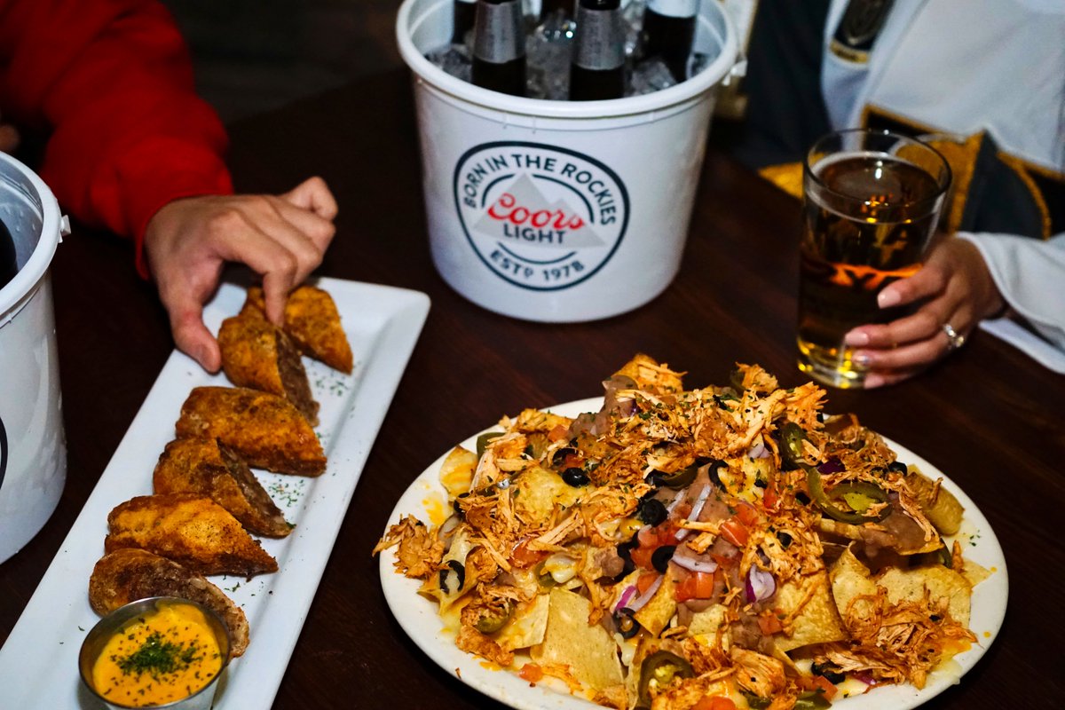 LuckysLoungeNV's tweet photo. One thing’s for certain – we know how to kick off a great game day. No matter the jersey you sport, dive into these ultimate game-day bites and sips this #NationalAmericanFootballDay. 🏈 https://t.co/ebXuMmrv3m