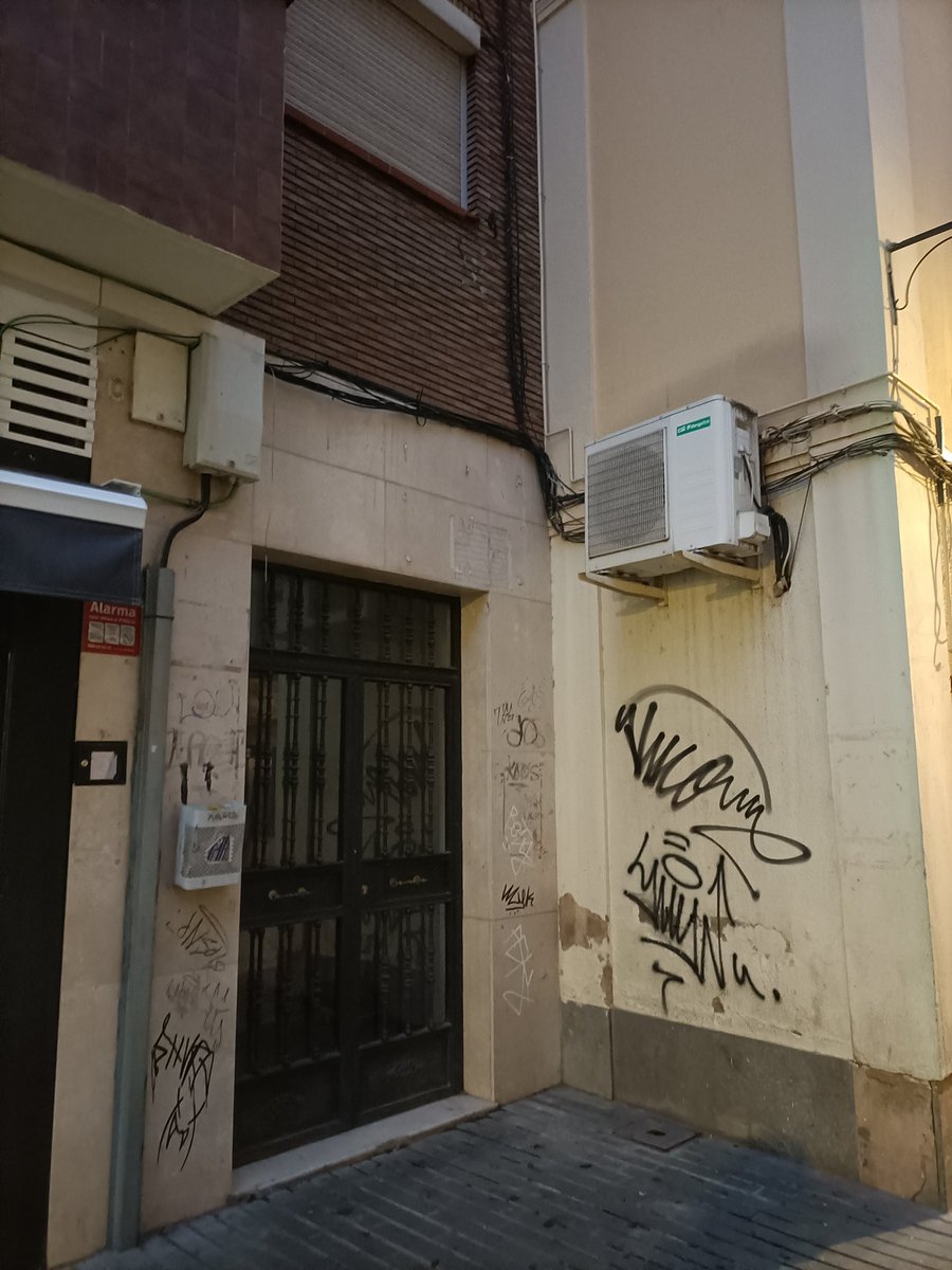 SOSCABadajoz's tweet photo. Calle Menacho.

¿Qué percibes sin ser consciente cuando paseas por esta calle? https://t.co/VUONItRAoz