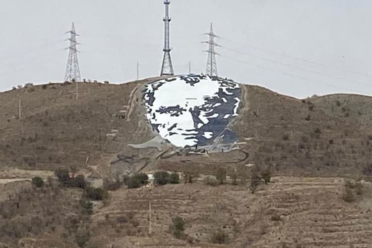 HaberDenizde's tweet photo. Atatürk Portresi’nin denizci kahramanları
Erzincan Atatürk Portresi'nin 30 sene sonra baştan aşağıya yenilenmesinde iki denizci isim de aktif olarak yer aldı.
https://t.co/xhl3c71a0Q
#Atatepe #AtatürkPortresi #jotun #Erzincan
@jotunturkiye
@KaptMustafaCan
@transbosphor https://t.co/PAz71Fdya6