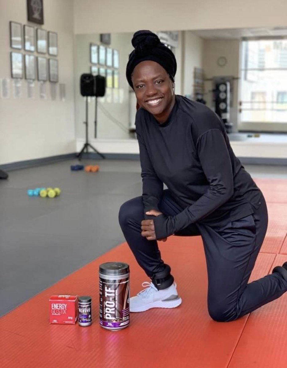 jms_ventures's tweet photo. Powerhouse actress Viola Davis is smashing fitness goals, and guess who's by her side? πͺ @4Life #TransformProducts! Packed with the mighty power of Transfer Factors, she stays fighting fit. #ViolaDavis #FitnessGoals #CommitToBeFit #4LifeStrong https://t.co/xSzZMKtCYs