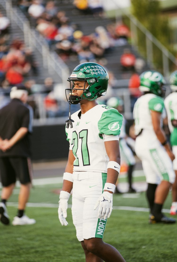 hudl.com/v/2MRvBW
All gwoc 2nd team
5’9 160 
41.3 ypg
502 all purpose yards 
6 total tackles (3 games of defense)
Playmaker🙏🏽
