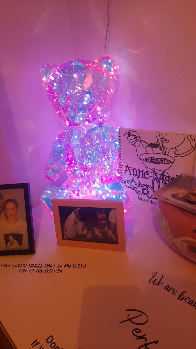 DulciexJo's tweet photo. Doos new bear light to represent the bears on stage with @AnneMarie last year  ,I also cant wait to decorate the cuckoo clock but i haven't got a clue where  it's going, this rooms taking forever ! 😂 #bearlight #annemarie #bedroom #cuckoo #unhealthy https://t.co/Crn3wdNsv4