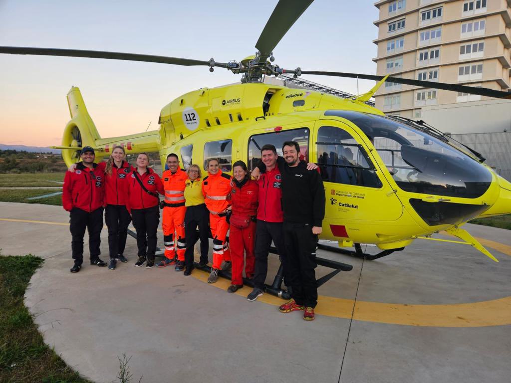 semgencat's tweet image. #EnsVisiten a la base de l’ #HEMS, Helicopter Emergency Medical Service, i la taula de vol, 4 metges del Sistema de Atención Médica de Emergencia (#SAME) Aérea d’#Argentina.