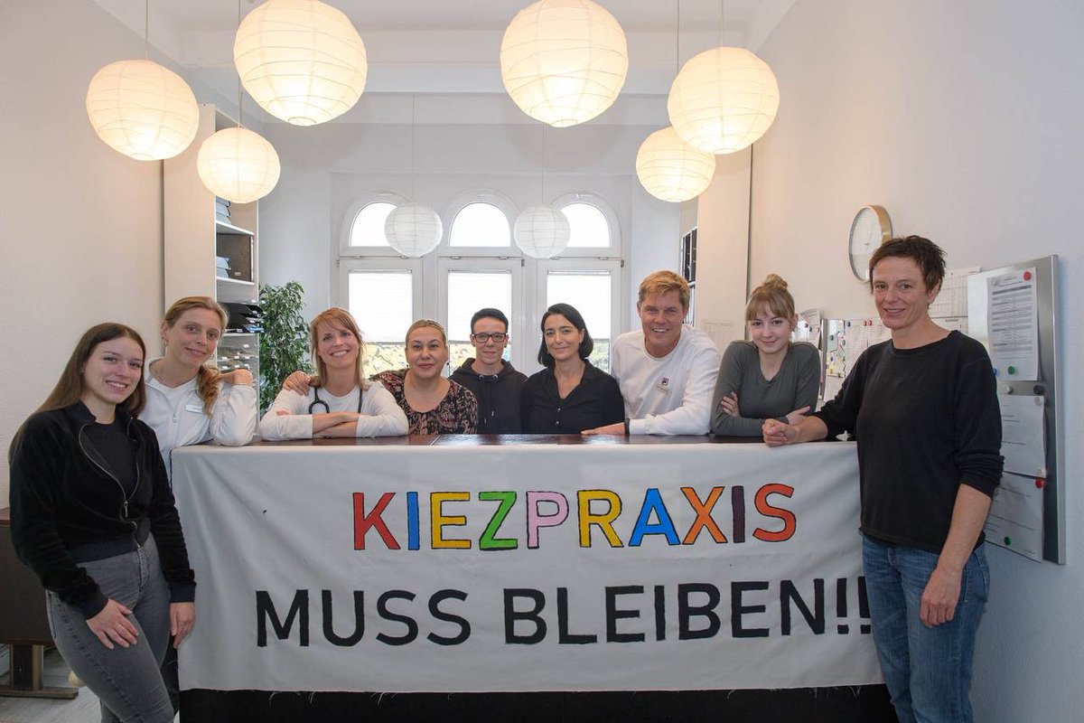Das ist doch krank: #Kiezpraxis soll raus.
5000 Patient*innen ohne hausärtzliche Betreuung oder lebensnotwendige suchtmedizinische Versorgung?! Wir wehren uns gemeinsam 🐉: Kundgebung am 22.11. 15-17 Uhr vor der Praxis, Köpenicker Str. 1 direkt am Schlesi: bizim-kiez.de/blog/2023/11/0…