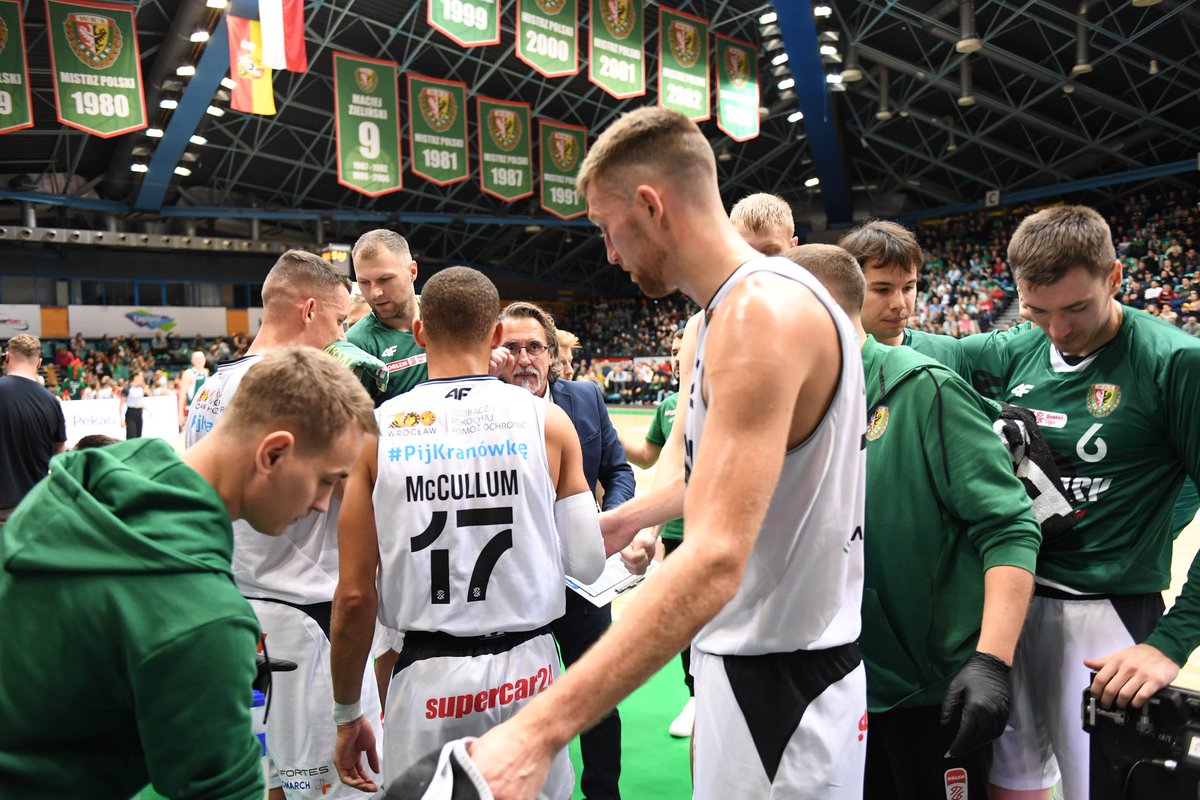 supercar24pl's tweet photo. 🔥 Ważne zwycięstwo! 🏀 💪 Brawo WKS! 🇮🇹 
________________
🚘 #supercar24 #Partner Śląsk Wrocław - koszykówka
#plkpl https://t.co/Vbv8QMTNGy