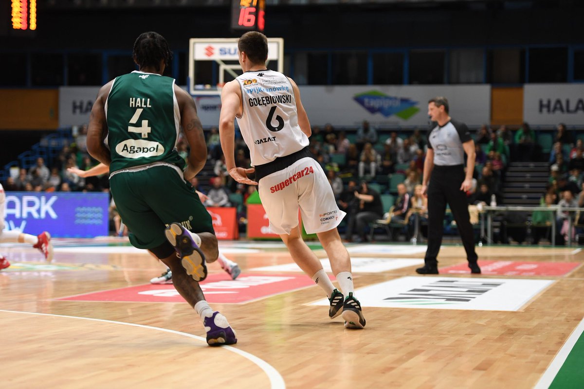 supercar24pl's tweet photo. 🔥 Ważne zwycięstwo! 🏀 💪 Brawo WKS! 🇮🇹 
________________
🚘 #supercar24 #Partner Śląsk Wrocław - koszykówka
#plkpl https://t.co/Vbv8QMTNGy