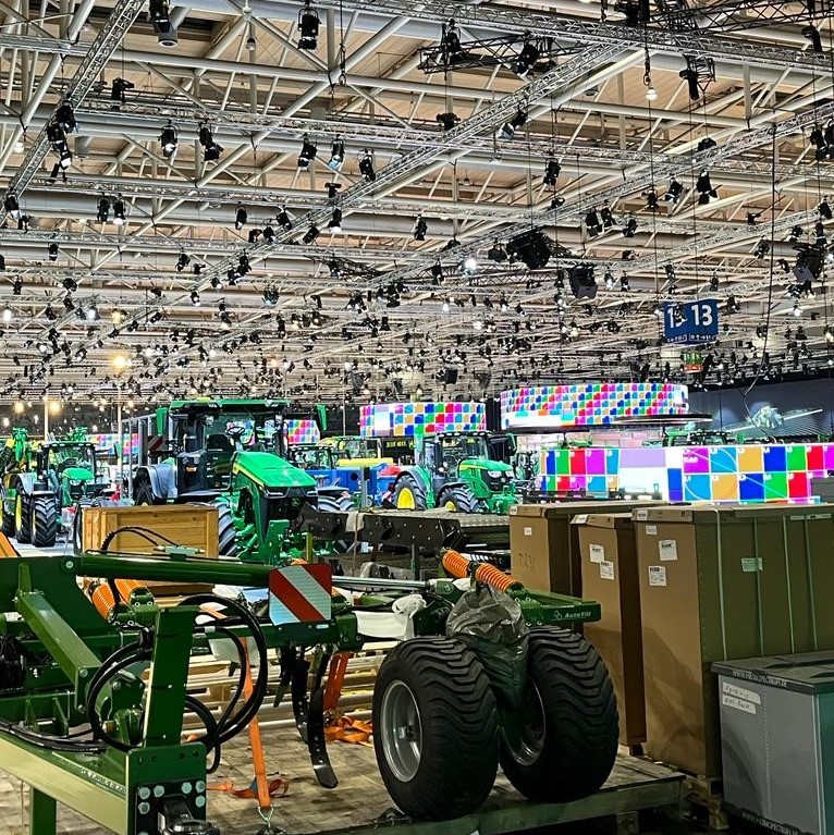 In genau einer Woche ist es soweit! Die #AGRITECHNICA 2023 startet. Die Aufbauarbeiten auf dem Messegelände in Hannover laufen bereits auf Hochtouren. Tickets: agritechnica.com/de/tickets