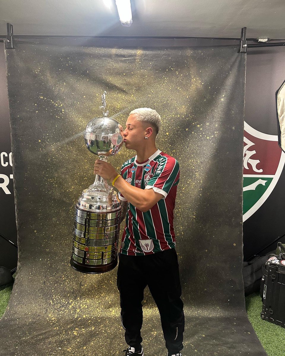 arthurzin_0010's tweet photo. Campeões!! A América é nossa!! 🙏🇭🇺🔥 https://t.co/nyB7WZZJSR