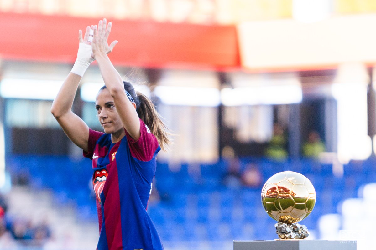 🏆 Aitana Bonmatí ofrece su Balón d'Or a la afición azulgrana 
💬 La de Sant Pere de Ribes consiguió un total de 266 puntos en la votación (Sam Kerr, segunda, obtuvo 87 puntos)

📷 <a href="/judit_cartiel/">Judit Cartiel</a> 
#BallonDor #LigaF #FCBarcelona