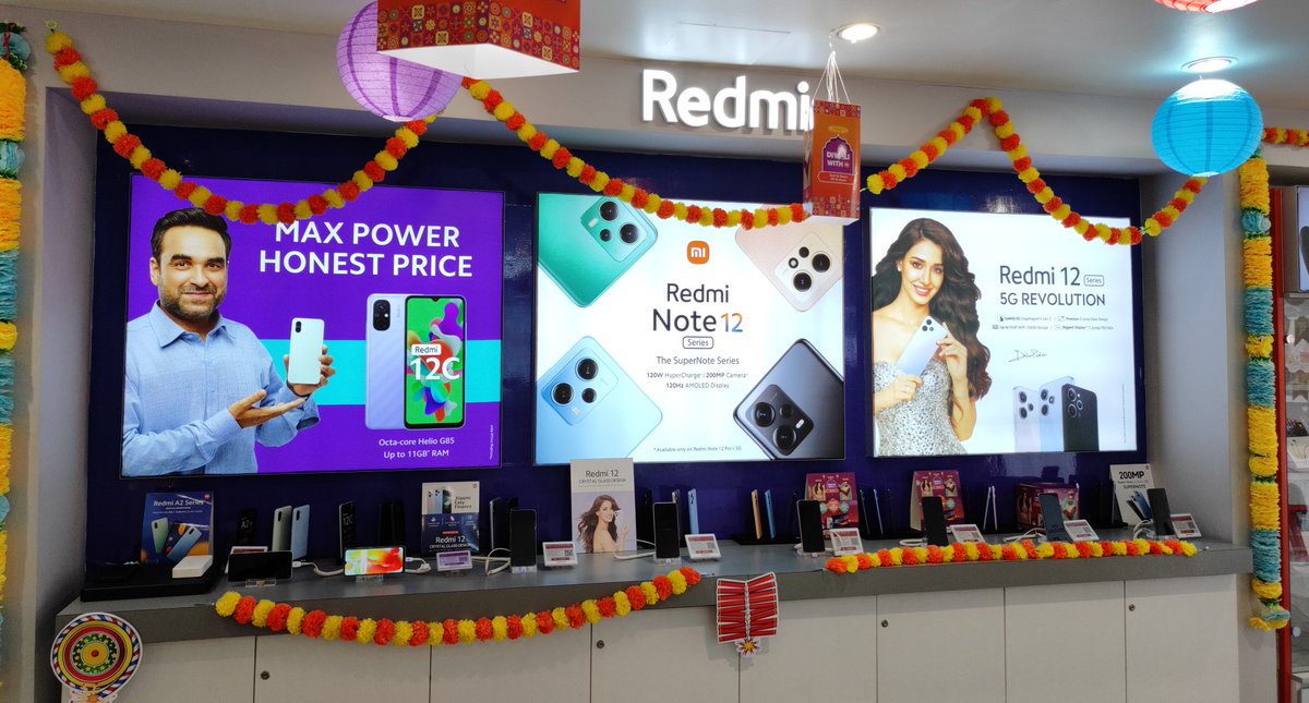 MalikNomaan132's tweet image. It was Memorable😍 Day as we #XiaomiInsiders Enjoyed 🥳 a lot by exploring  Each and Every Product✨ From Xiaomi at @MiHomeIN Dilsukhnagar. 
There were great #DiwaliWithMi celebrations with lot of offers. 
•
#TechSeSmartDilSeSmart #DiwaliWithMi 
@MiFCHyderabad
@themakeavish