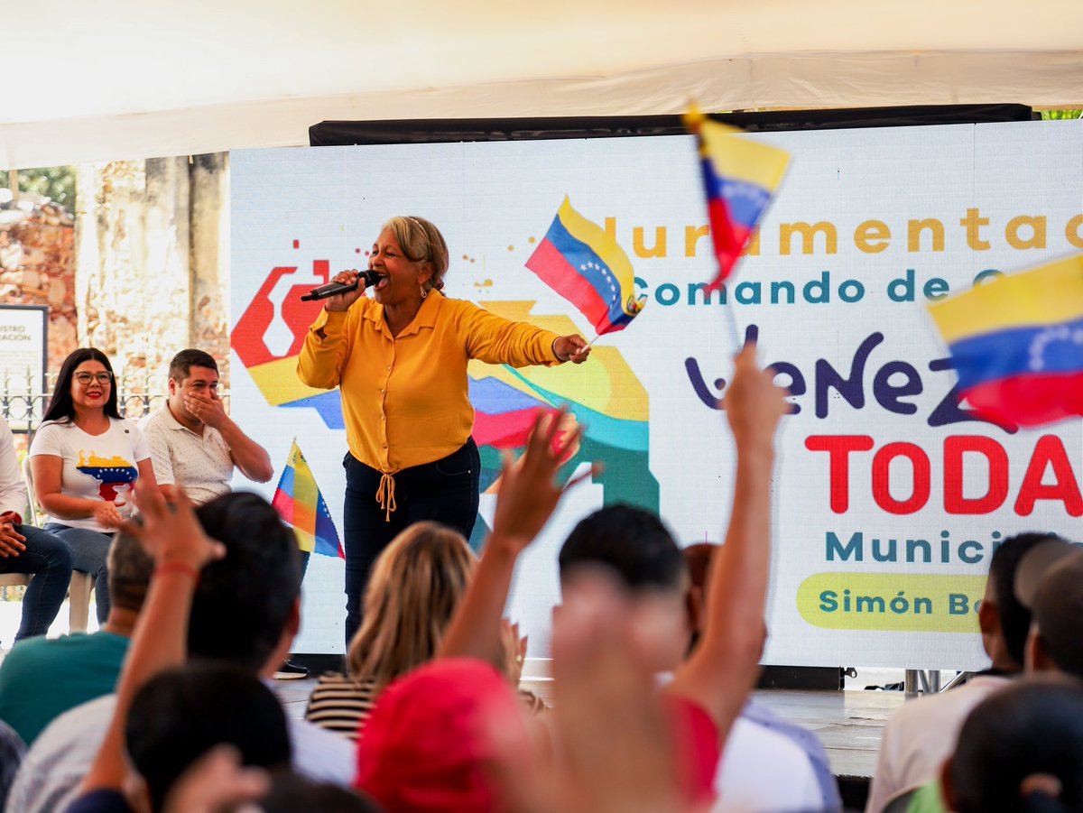 La defensa de la soberanía venezolana es urgente. Es ahora y es YA!

Todos los venezolan@s debemos tomar una postura firme al respecto. 

Y si acaso hubiere alguien que no le importe, no puediese llamarse venezolano. Tan sencillo como eso.