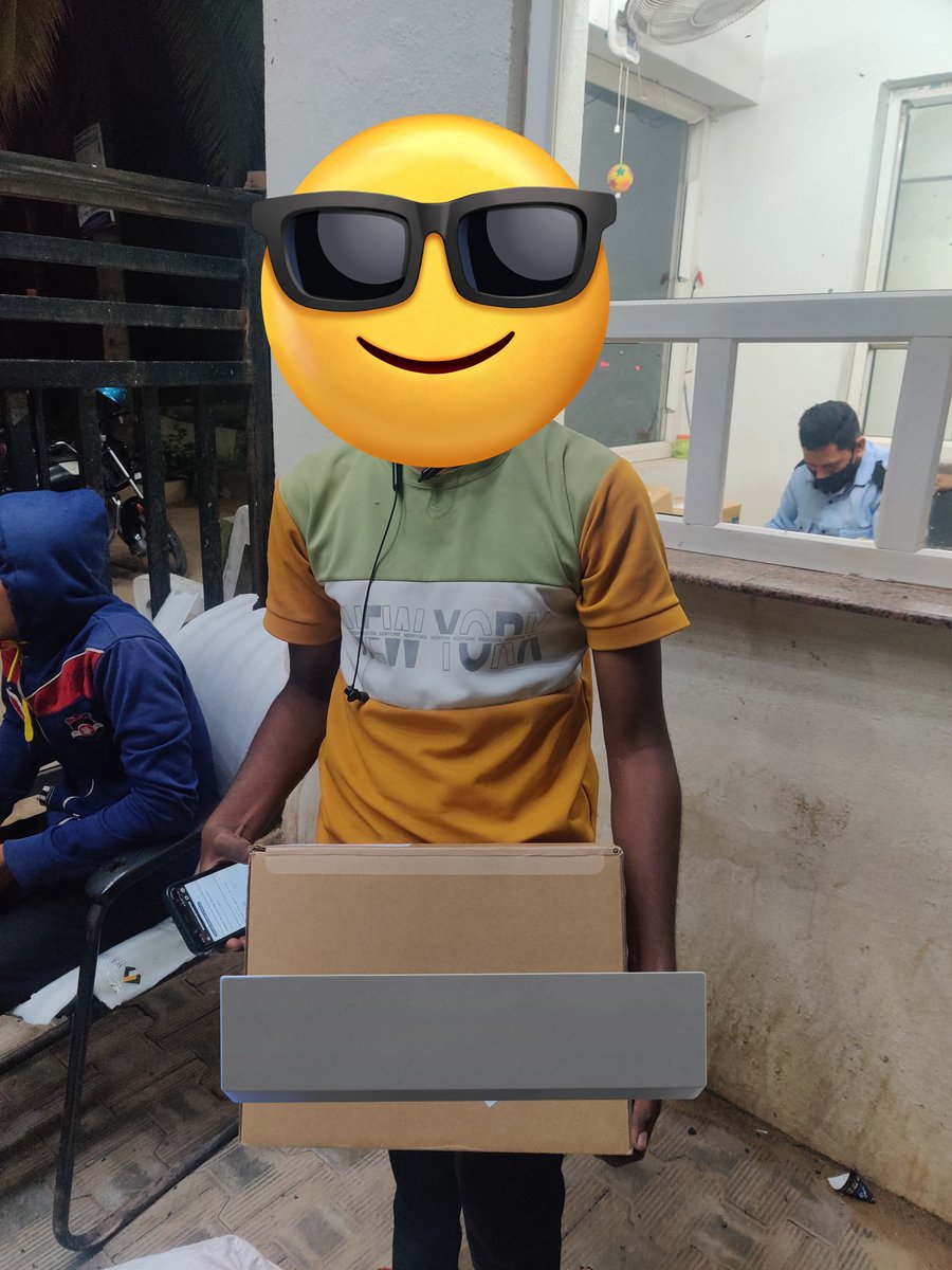sgamresh's tweet photo. @AmazonHelp This Delivery guy said he has brought a different tracking package. Why should I suffer? https://t.co/noXEgjdt3e