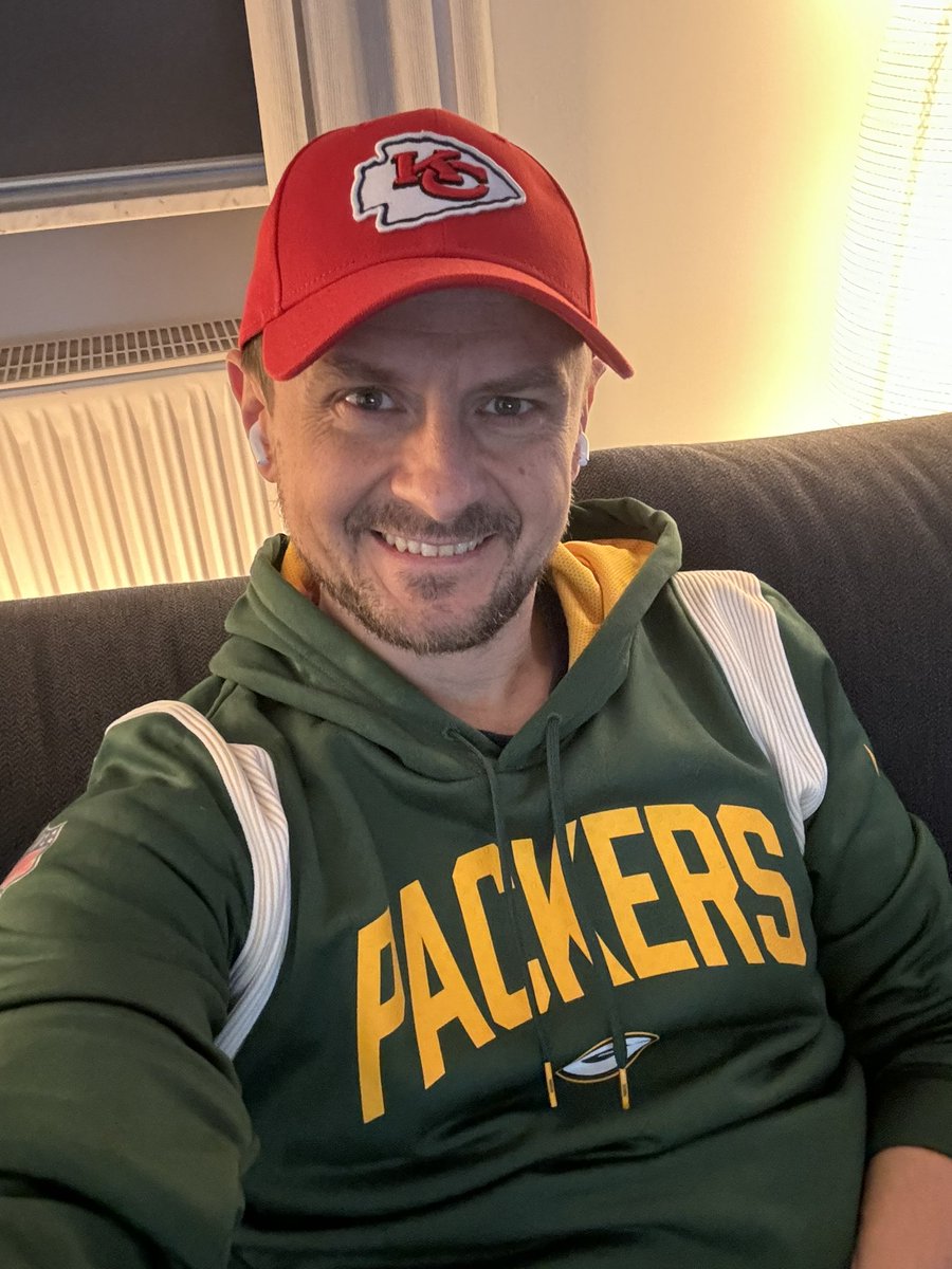 Heute Nachmittag die Chiefs in Frankfurt, heute Abend meine Packers auf RTL+. Es gibt Tage, die sind einfach schön… #GoPackGo  #rtlnfl <a href="/RTLNFL/">#RTLNFL</a>