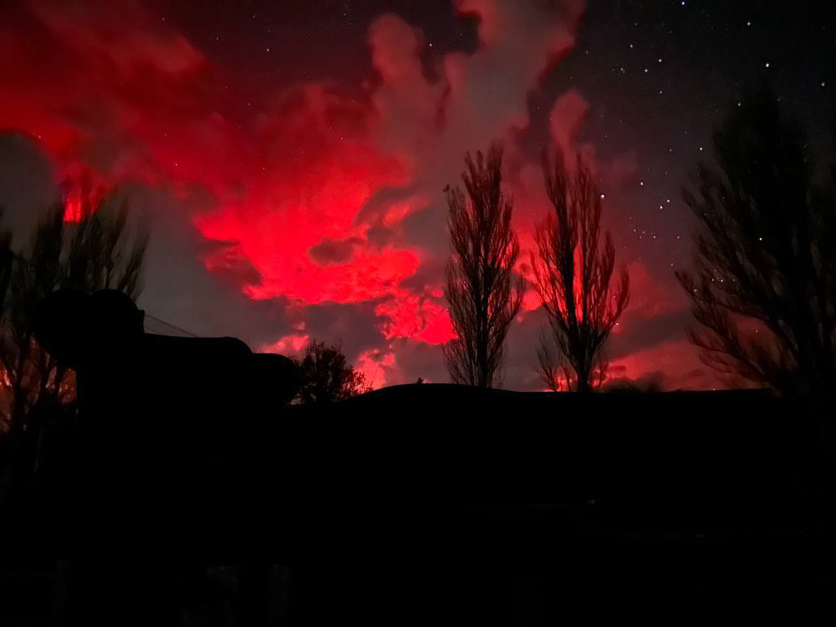 diar_esthetic's tweet photo. #Ukraine, #Kiev Now!
This is a very, very bad sign.

This is a very scary phenomenon for all living things. In simple words, oxygen is burning, a crack in the atmosphere.

#climate #anomaly #LIVESTREAM #sundayvibes #GlobalCrisis https://t.co/PP9i6r6ebp