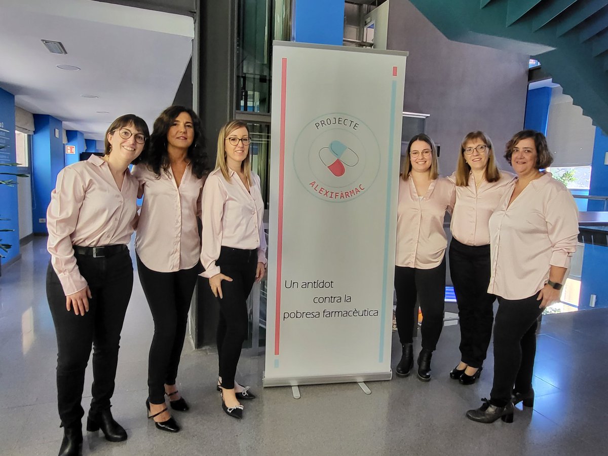 RoserValles's tweet photo. Amb el projecte Alexifàrmac :un antídot contra la pobresa farmacèutica hem demostrat que la farmàcia Atenció Primària (FAP) comunitària i hospitalària també pot treballar en procesos integrats social i sanitaris. Els FAP participen en la coordinació dels equips multidisciplinars. https://t.co/Ac31ULLkpA