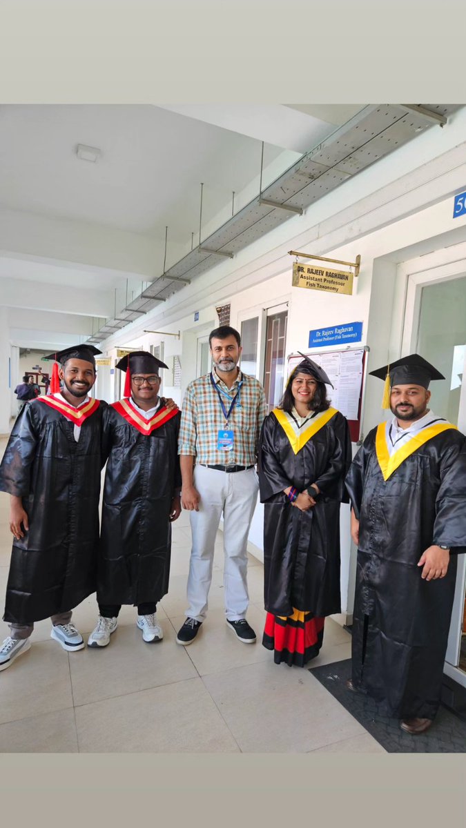 AryaSidharthan's tweet image. Defended and awarded on 12th January 2023. Graduation ceremony held on 31st October 2023.

Graduates of #fishlab 
Dr. Arya Sidharthan 
Dr. Unmesh Gajananan Katwate
Ryan Emmanual Babu
Ravi Kiran 

Proud mentor @LabRajeev