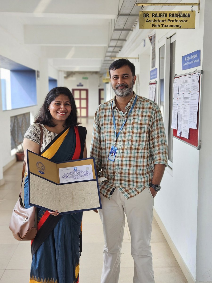 AryaSidharthan's tweet image. Defended and awarded on 12th January 2023. Graduation ceremony held on 31st October 2023.

Graduates of #fishlab 
Dr. Arya Sidharthan 
Dr. Unmesh Gajananan Katwate
Ryan Emmanual Babu
Ravi Kiran 

Proud mentor @LabRajeev