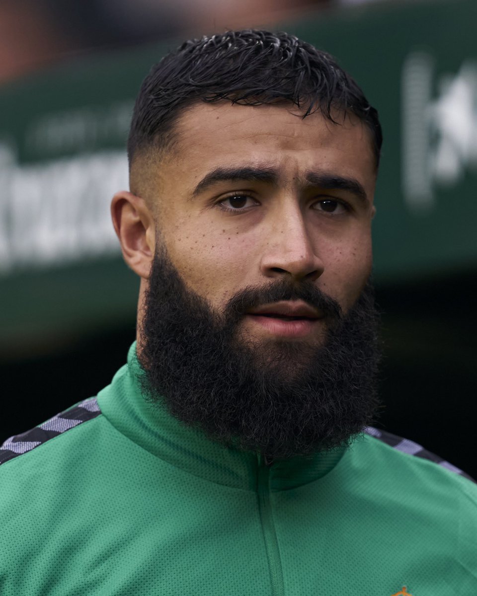 NabilFekir's tweet photo. Muy feliz de volver, gracias a todos por el recibimiento muchos betis 💚 https://t.co/qGVPAZKrB4