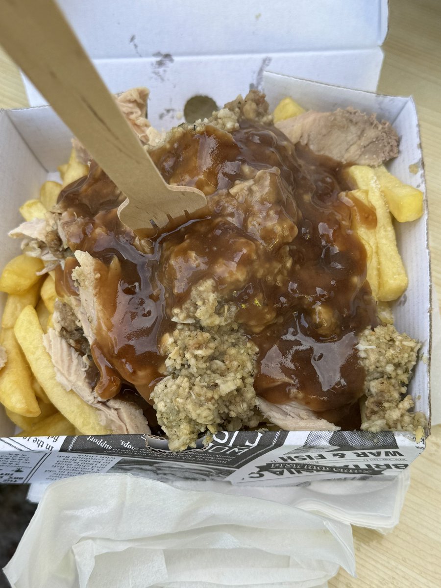 ryancale8's tweet photo. Pork, stuffing, chips &amp; gravy £5 🔥@YateTownFC @FootyScran https://t.co/KC4JrgpmOB