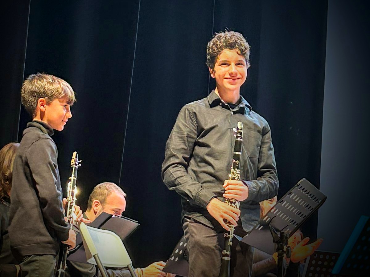 Arroyomolinos's tweet photo. Gran Concierto de presentación de temporada de la Banda A Tempo‼️

🎶 Pequeños y adultos con mucho talento se unen para un año lleno de aprendizajes y vivencias musicales.

Gracias por compartir vuestro arte ✨
#ArroyomolinosEsCultura https://t.co/Ovv7I317Bp