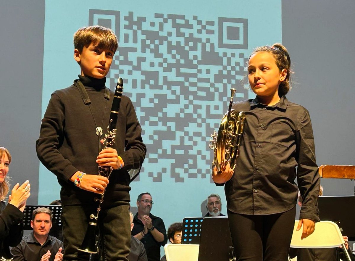 Arroyomolinos's tweet photo. Gran Concierto de presentación de temporada de la Banda A Tempo‼️

🎶 Pequeños y adultos con mucho talento se unen para un año lleno de aprendizajes y vivencias musicales.

Gracias por compartir vuestro arte ✨
#ArroyomolinosEsCultura https://t.co/Ovv7I317Bp