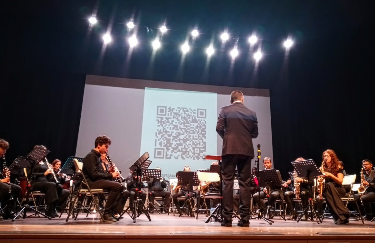 Arroyomolinos's tweet photo. Gran Concierto de presentación de temporada de la Banda A Tempo‼️

🎶 Pequeños y adultos con mucho talento se unen para un año lleno de aprendizajes y vivencias musicales.

Gracias por compartir vuestro arte ✨
#ArroyomolinosEsCultura https://t.co/Ovv7I317Bp