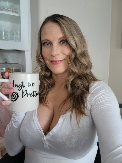 Mom party this weekend... discount on my spicy fans page, if you wanna join ?? https://t.co/xKpWpFLu