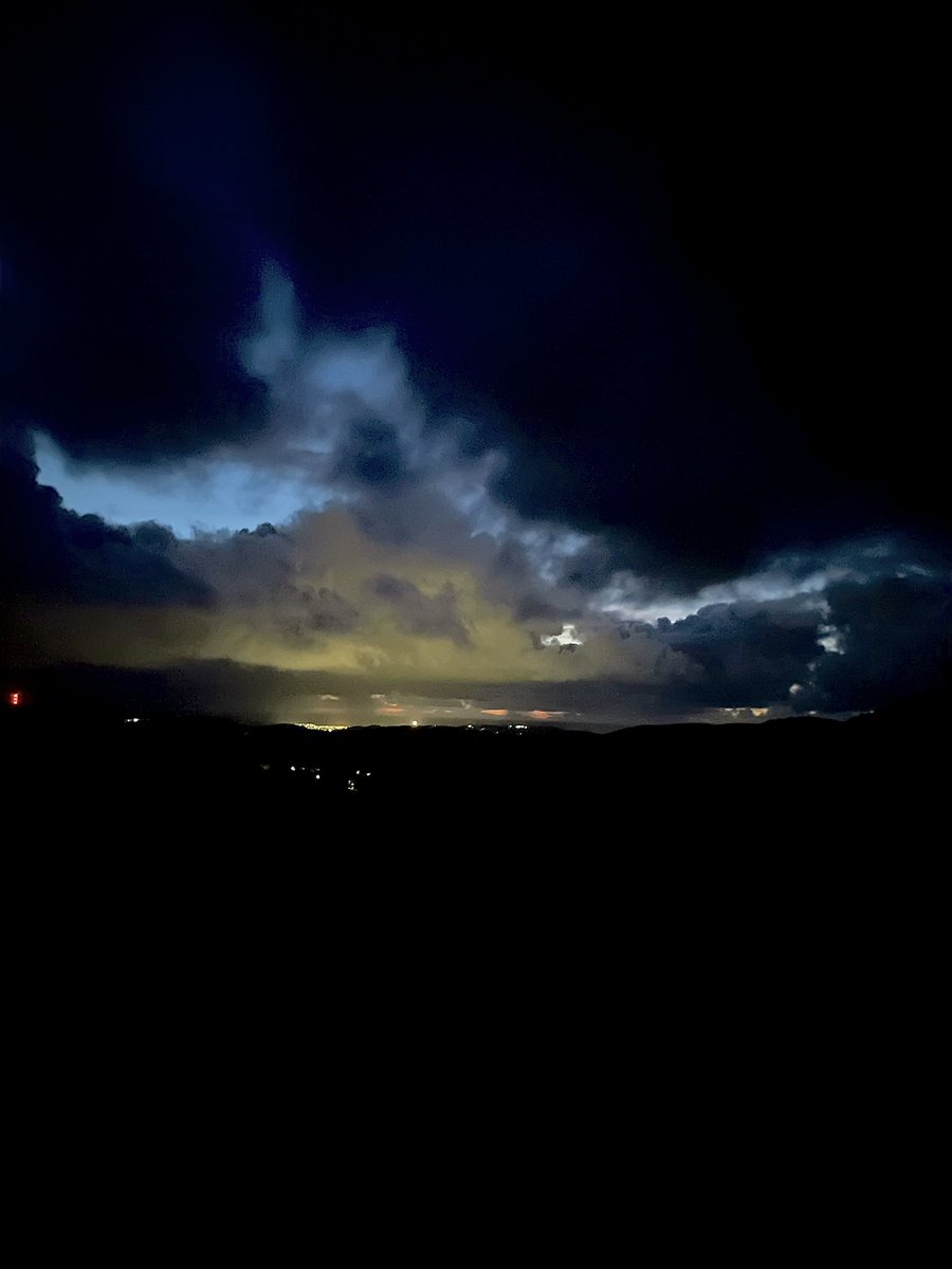 KizzyRaeWx's tweet photo. #aurora photos from Aberystwyth. (well, inland from aberystwyth) https://t.co/nxrw5FX4uC