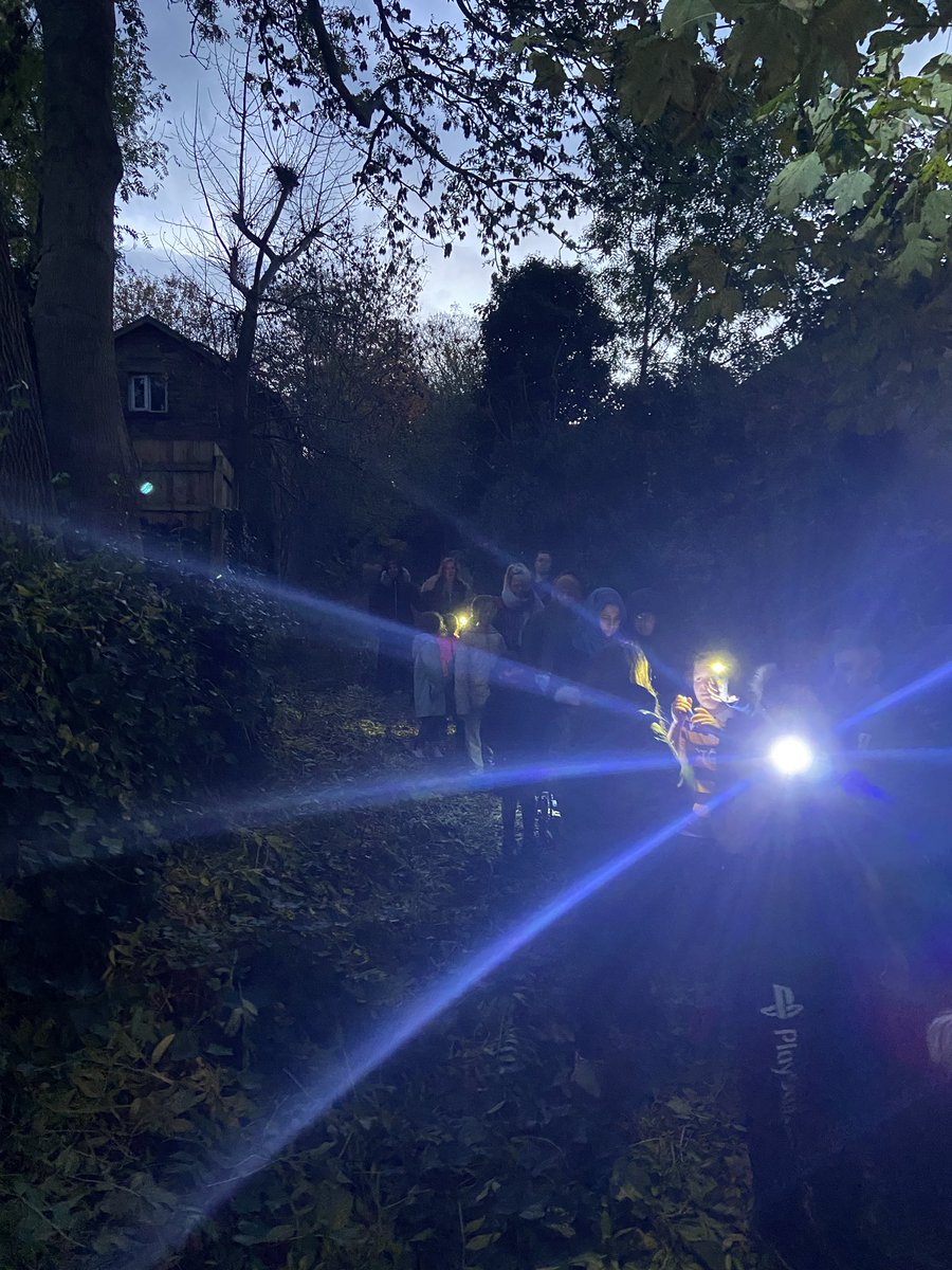 street_space_'s tweet photo. Had the best time at our #TORCHWALK activating an unused snicket connecting Frizinghall to Heaton Woods. This avo we took 65 locals most of whom discovered this route & patch of meadow for the 1st time today 🔦 #natureconnection @together_nature @bradfordmdc
#PathwaystoNature https://t.co/0C9hvVagsh