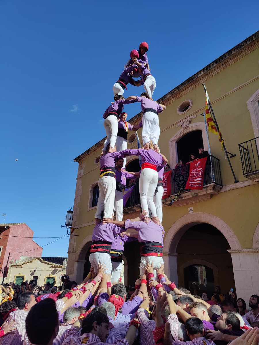 CdAltafulla's tweet photo. 🗣️Avui a la Diada de Festa Major de Sant Martí, a Altafulla, hem portat 
💪🏼4d7 amb el pilar
✌🏻2d7(c)
🙌🏻4d7
👉🏻2 pilars d 4 i 1 pilar aixecat x sota simultanis
👉🏻1 pilar d 4 aixecat per sota
Contents/es per la diada d’avui, l’última d’aquesta temporada💜💜 #Castellers #Castelleres https://t.co/4w18rOoIpQ