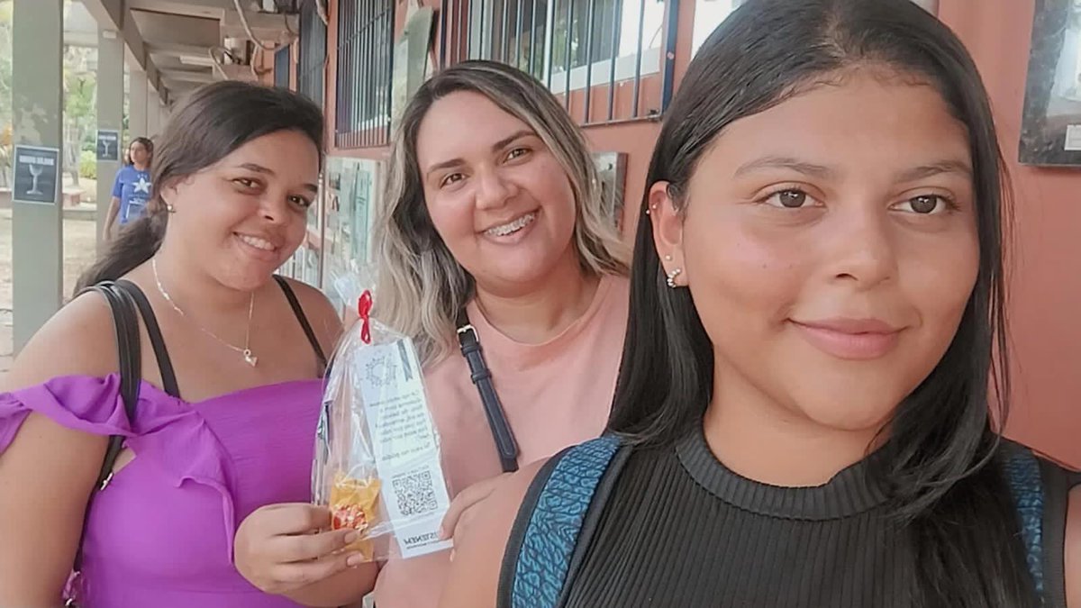 resistenem's tweet photo. Nossa voluntária Mary em João Pessoa, na Paraíba ✊🏻 https://t.co/rnrN3KVReO