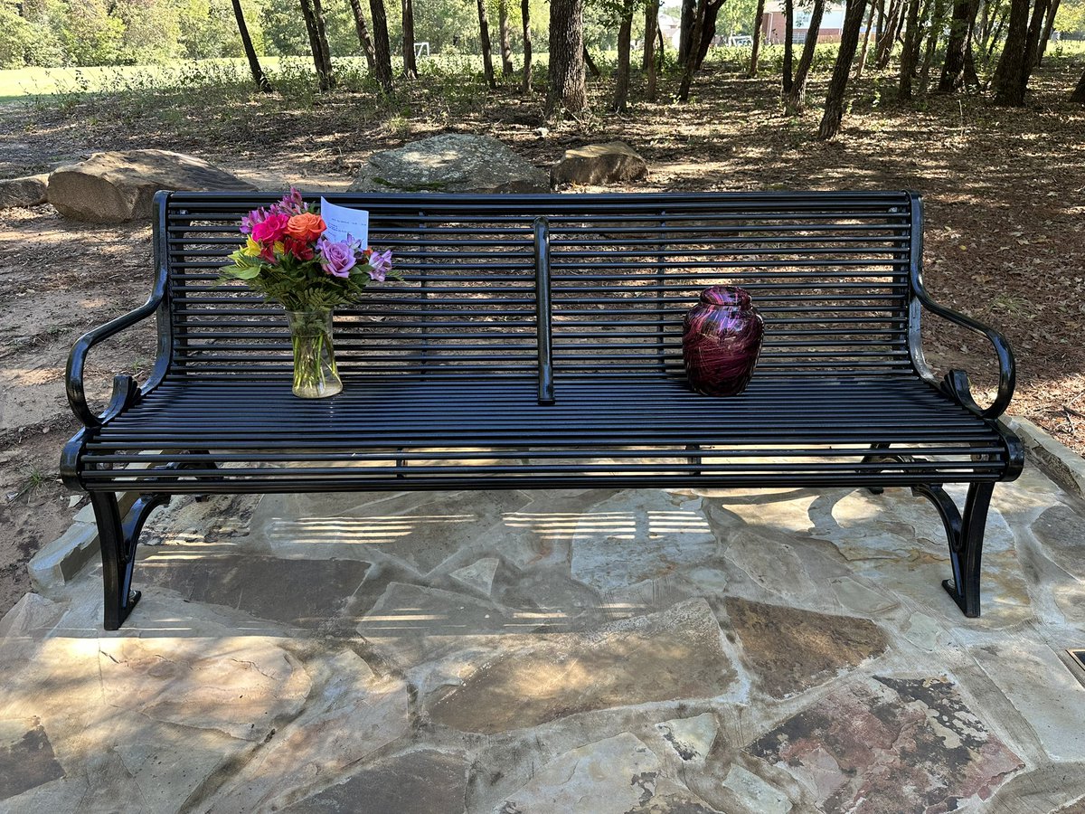 rachelcaine's tweet photo. In her final wishes, R asked us to put a bench in a local park for her. In her words, “I just want to hold people up when they’re tired. I think that would be nice.” https://t.co/aZUtgE1sAE