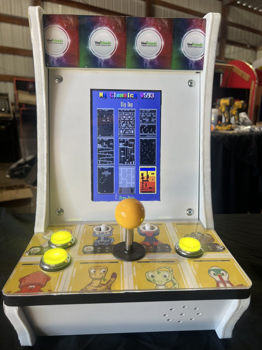 mattsmancavear1's tweet photo. Ready for a new home.. Who wants to buy this mini arcade for the @VeeFriendsCards in their life? 😎DM me for info on how to buy this 1 of 1. @veefriends https://t.co/KlfjRDquGe