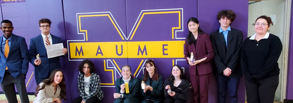 BereaMidpark4n6's tweet photo. #GreetingsfromMaumee #BeTitansTogether #BrightIdeas #BrightLights #FromEdisontoLightBulbs #SeemsFitting #Bus4Hours #CLEspeaks #OHspeaks https://t.co/iKHBewJOIP
