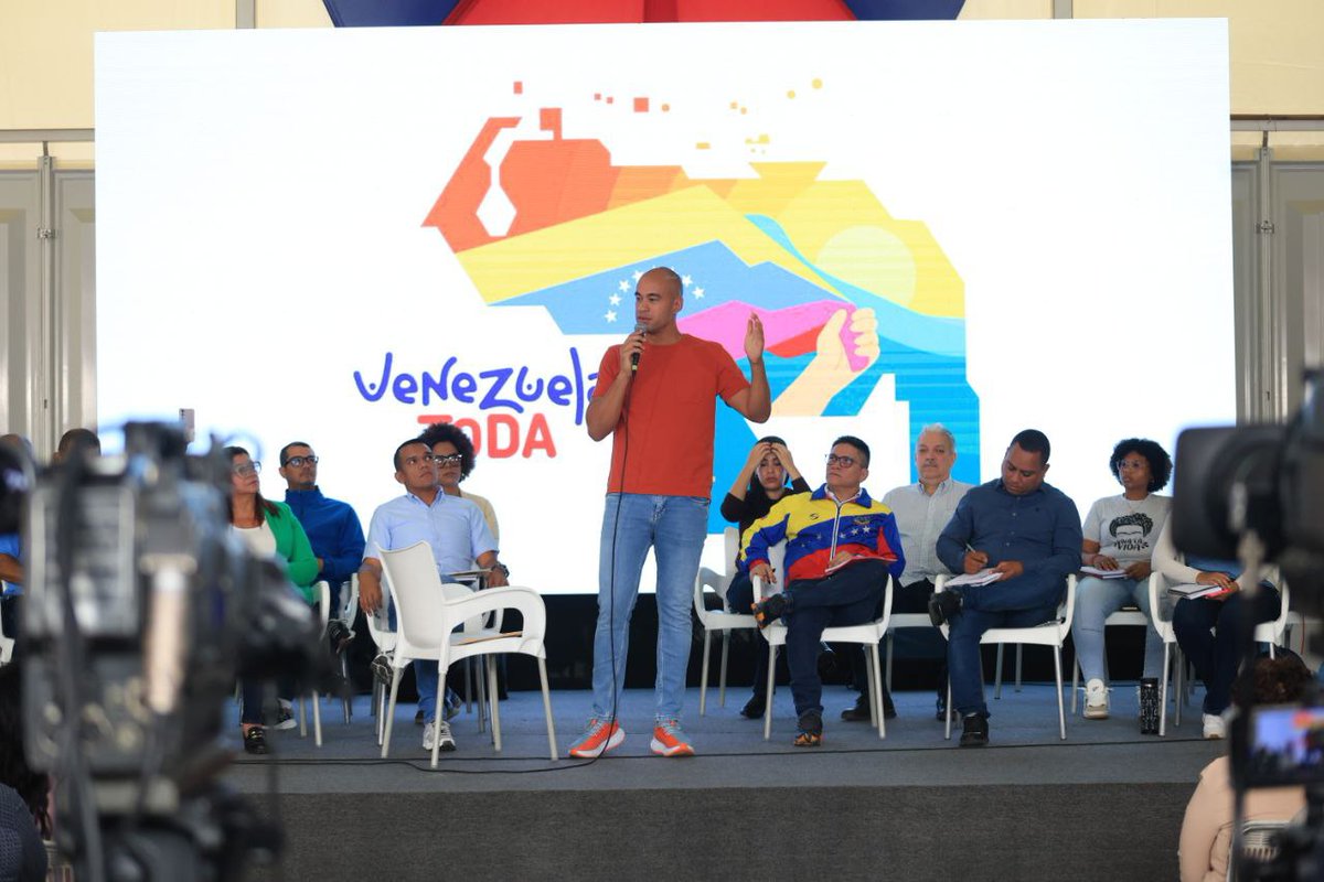 “La consulta es la gran oportunidad para que todos los venezolanos le digamos a la Exxon Mobil que podemos tener muchas diferencias, pero en el tema de la defensa de la patria y la soberanía, todos vamos a salir a defenderla”, expresó Héctor Rodríguez. shre.ink/ULfl