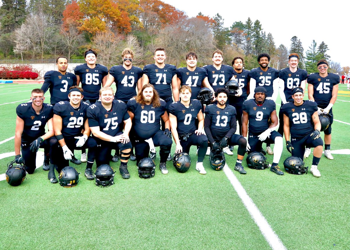 Got to celebrate a great group of seniors yesterday! 🦁

#UmYahYah | #OlePride | #d3fb | #DefendTheHill