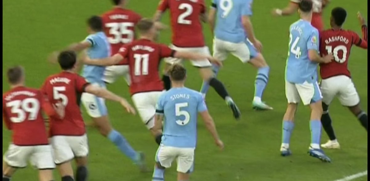 SimonLocke's tweet photo. @GNev2 Yet you were quite happy with this being a foul https://t.co/WeEQtYUZbp