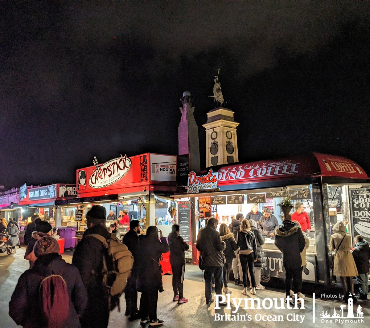 The crowds are starting to build as we head towards the 7.30pm mark 🔥🔥🔥 Tonight's event is brought to you thanks to support by the @PWPBID Photos courtesy @oneplymouth